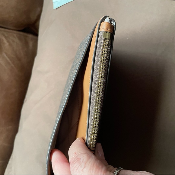 Michael Kors Wristlet - Picture 4 of 5